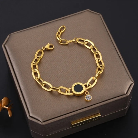 ◾️18K Gold Plated Round Roman Numerals Charm Bracelet - Picture 4 of 7